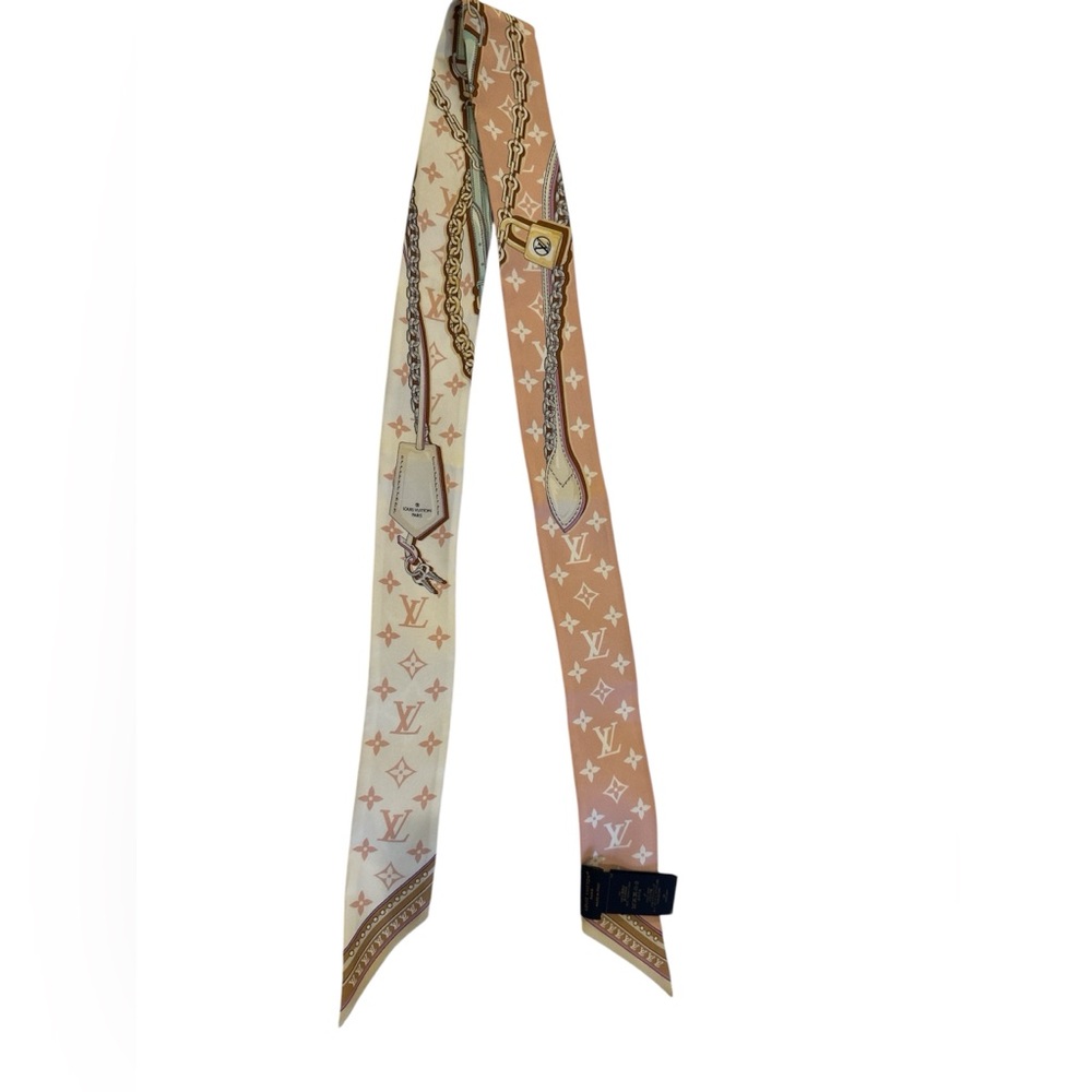 Louis Vuitton Tan and Cream Scarf Luxurious Accessories